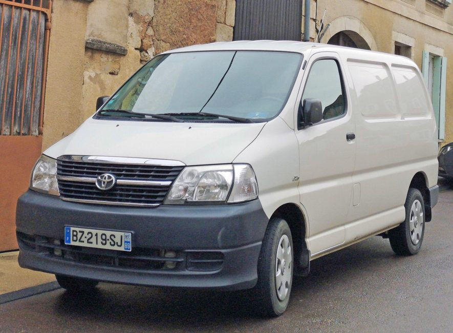Imagem de referência: Minivan 13 lugares